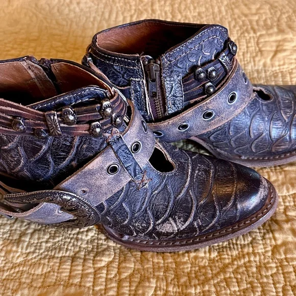 Freebird by Steven Brown Ankle Boots with Brogue Detailing - Picture 4 of 8